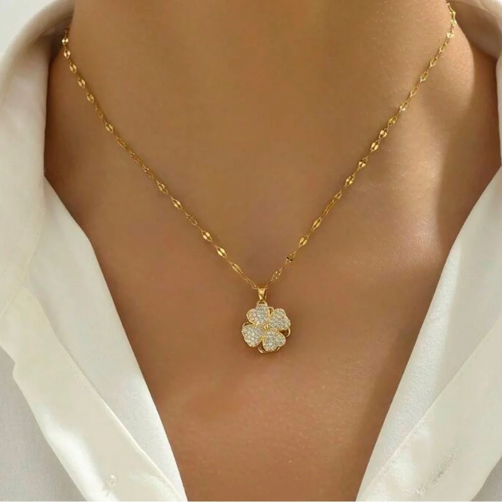 Elegant Gold Flower Pendant Necklace